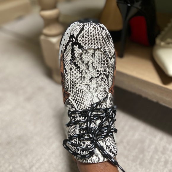 Last Size 7 AND 9❤️Animal Print Sneakers - Picture 5 of 9